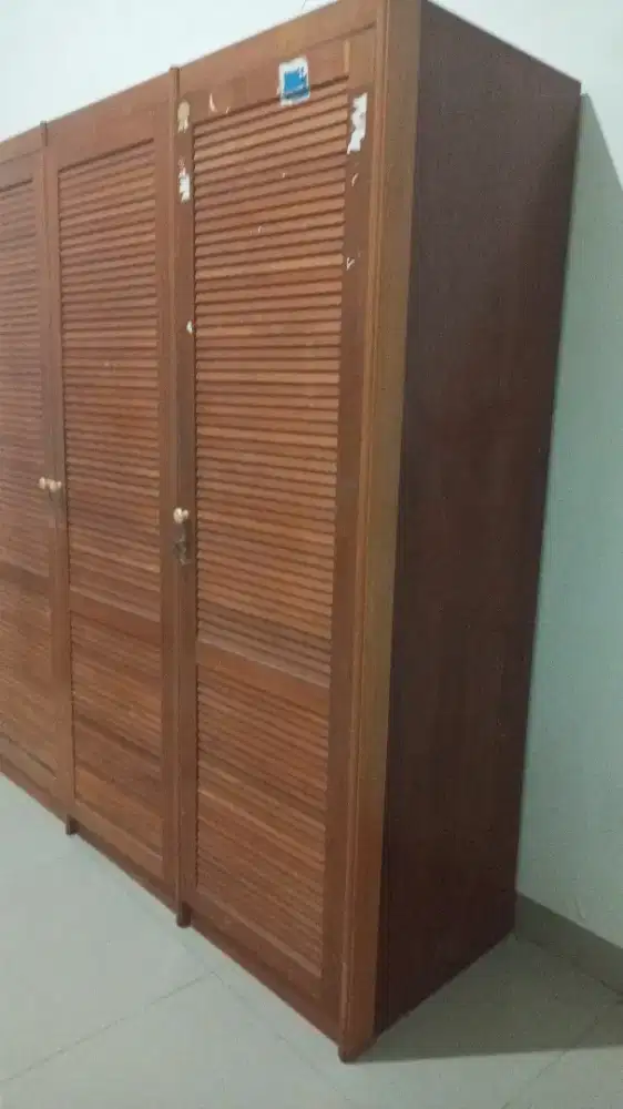 Lemari kayu kokoh 3pintu