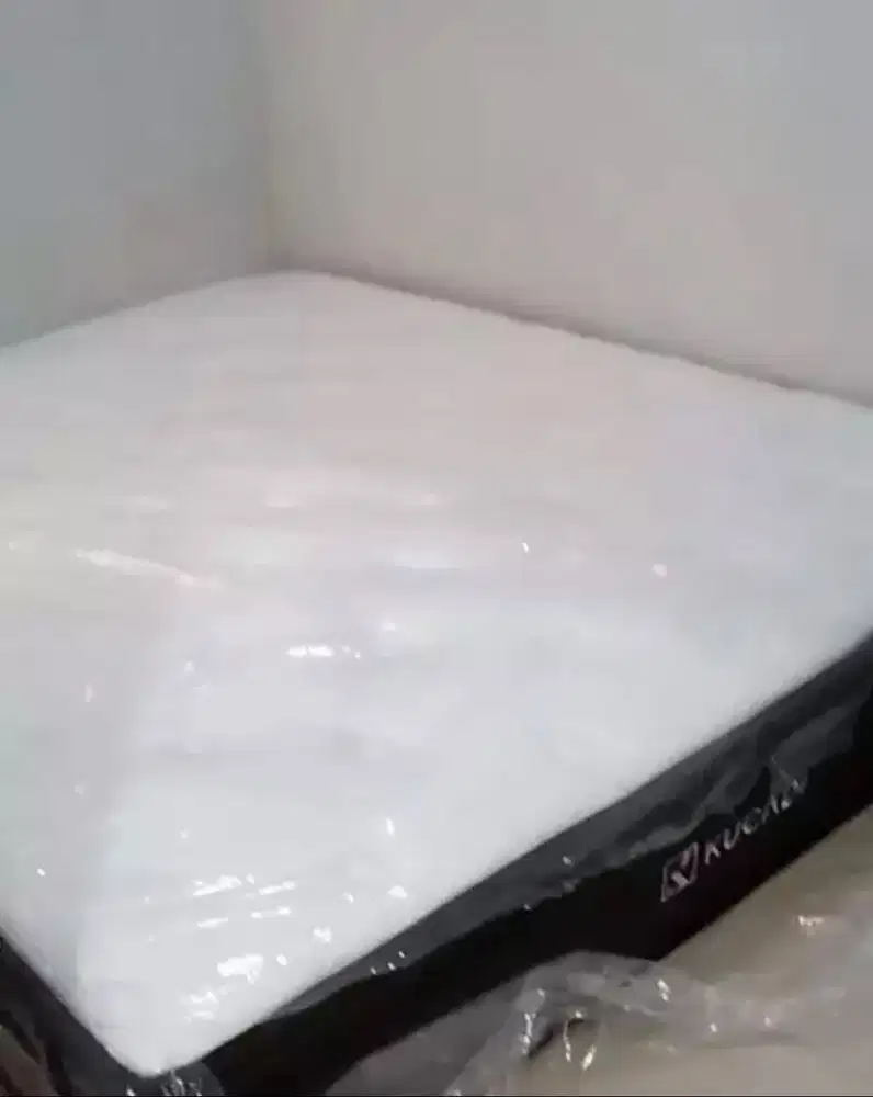 Kasur baru dipakai 2 minggu ukuran 180x200x32 cm merk kucadi