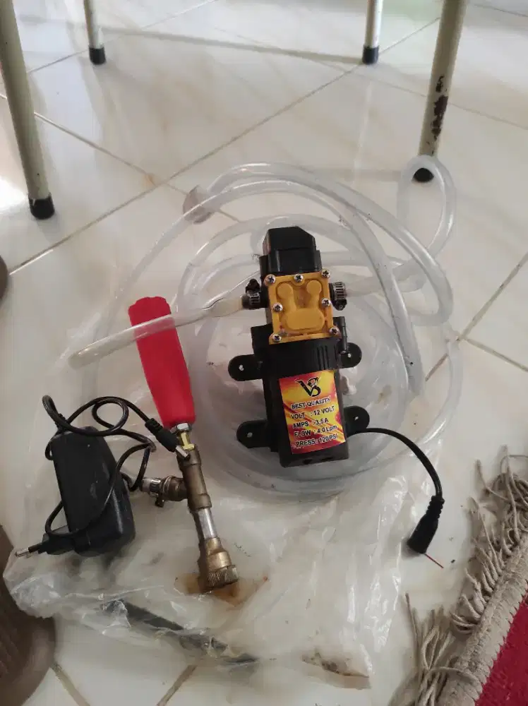 Mesin semprot untuk cuci motor atau ac