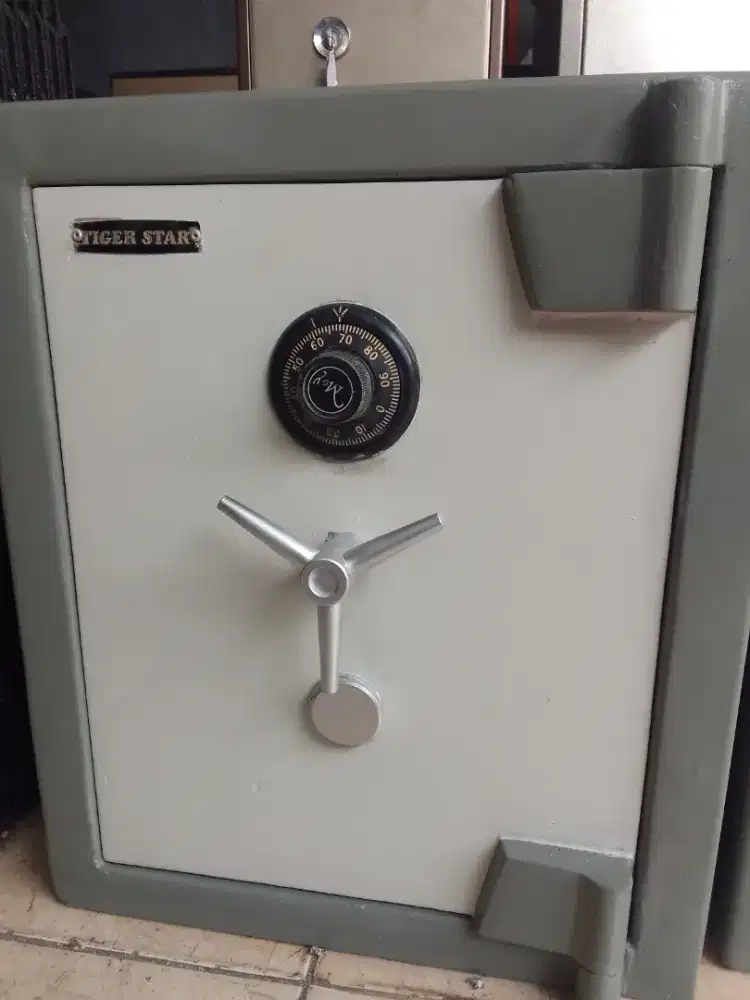 Jual murah Brankas untuk keamanan dokumen penting anda