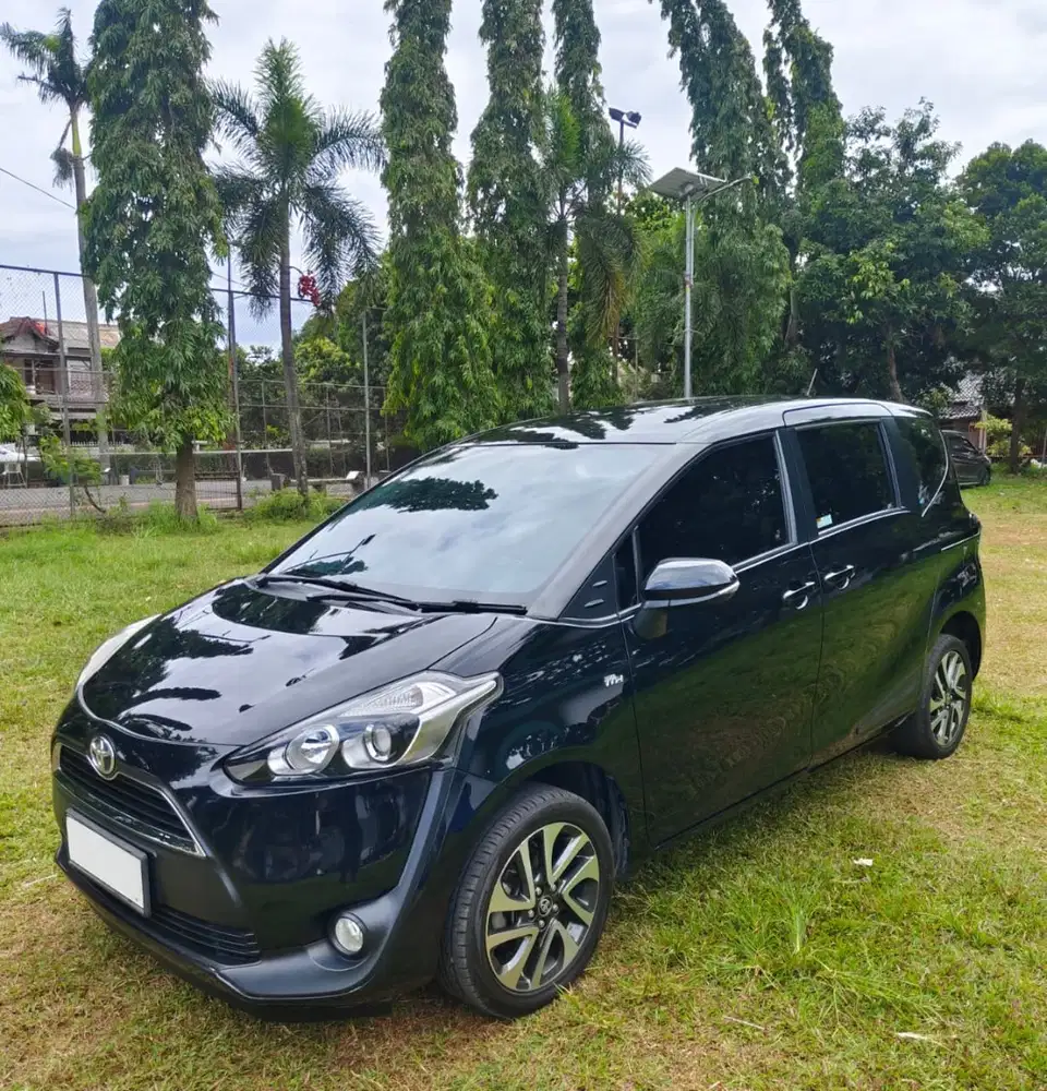 KREDIT DP 5 JT TOYOTA SIENTA V 1.5 MATIC 2018 NIK 2017