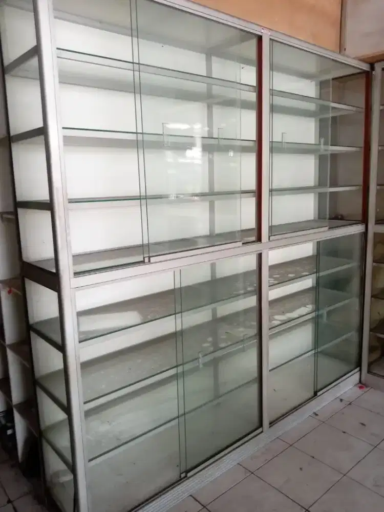 Etalase bekas 2 X2 neter