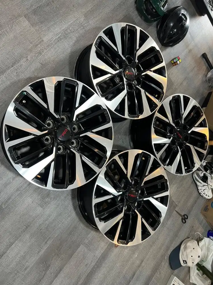 Velg oem fortuner trd 2022 ring 18 pcd 6x139