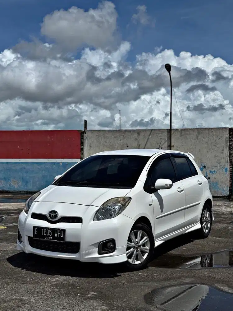 (CASH)Toyota Yaris S Limited a/t 2012