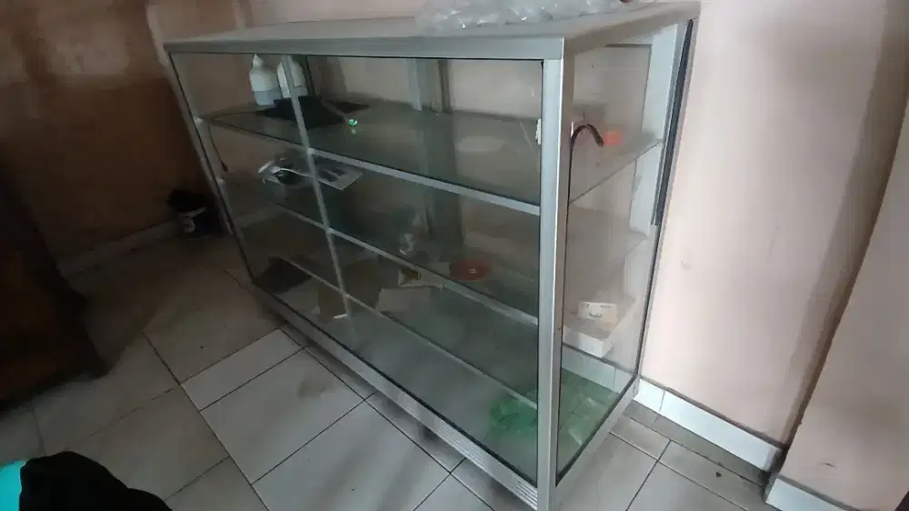 Etalase kaca aluminium 150 cm