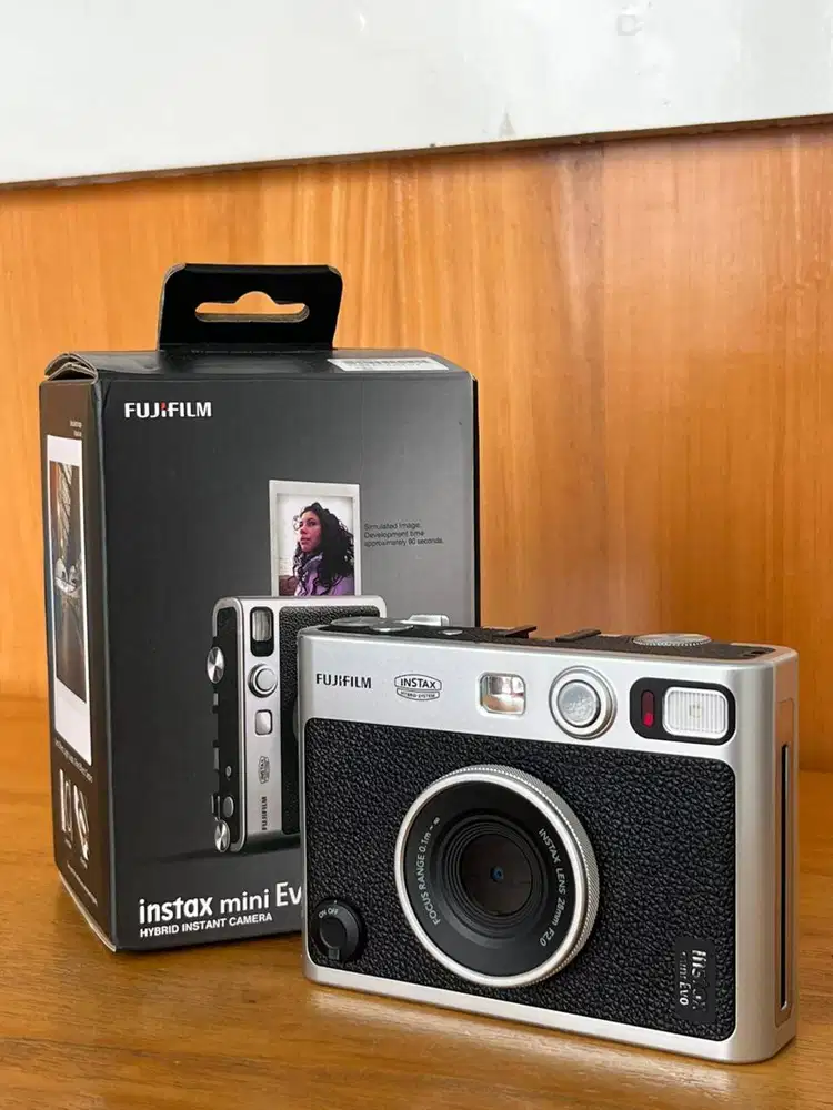 Fujifilm Instax Mini Evo Instan Camera