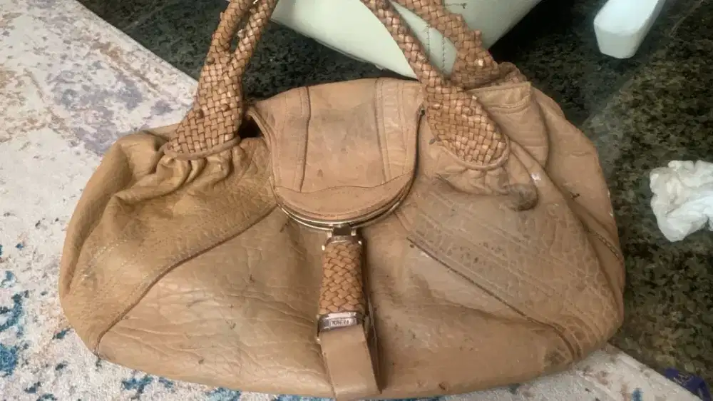 Tas waanita merk Fendi original