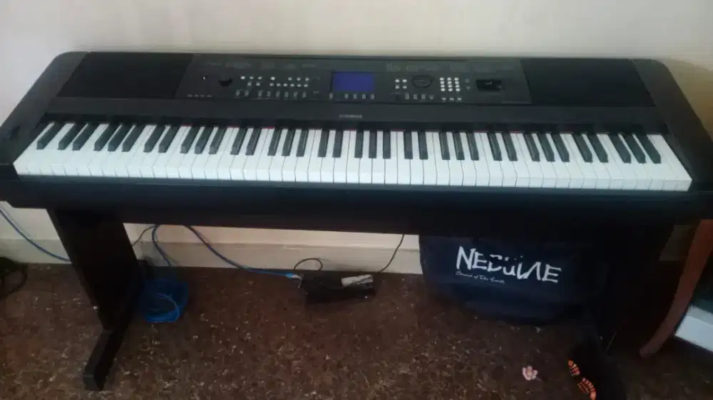 Yamaha Portable Grand DGX-650