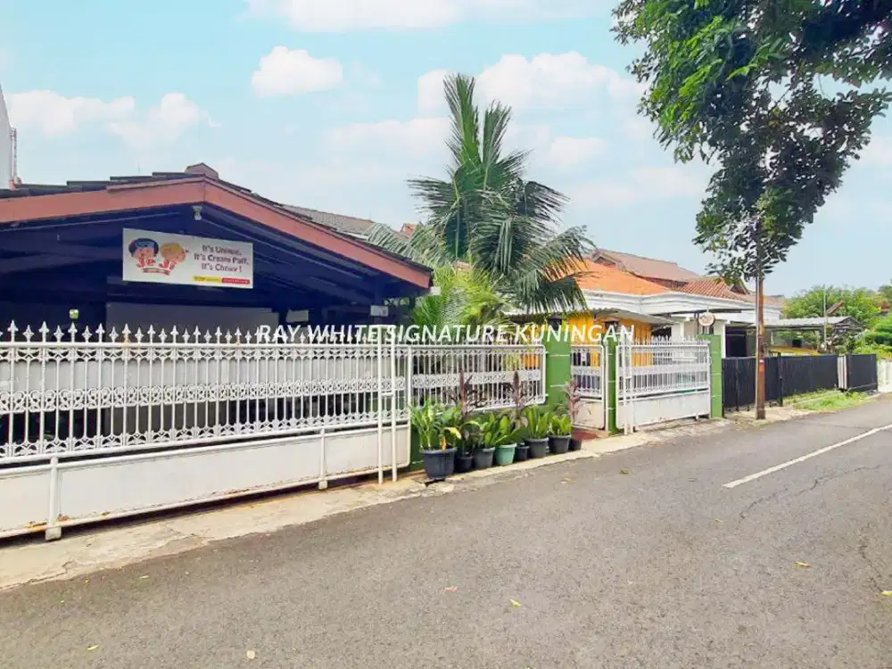 Rumah 2 Lantai dengan lokasi Strategis di Komplek Curug Indah Jatiwaringin