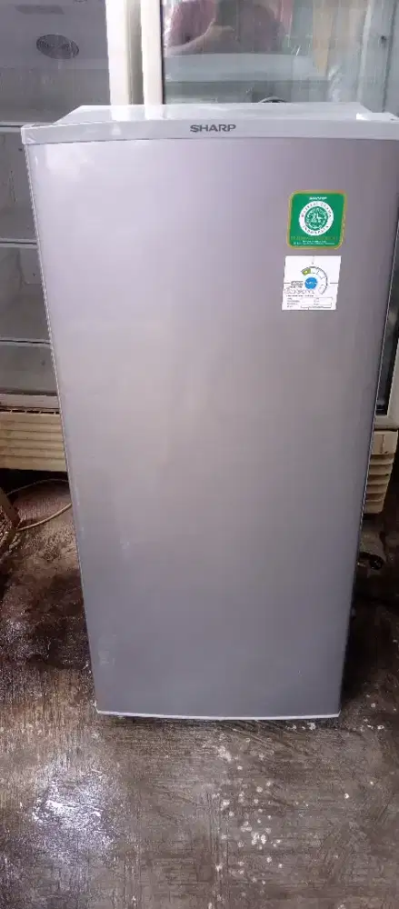 Freezer 6 rak merk Sharp