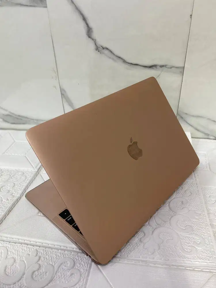 MACBOOK AIR RETINA 2019 	INTEL CORE I5 RAM 8 GB SSD 128 GB