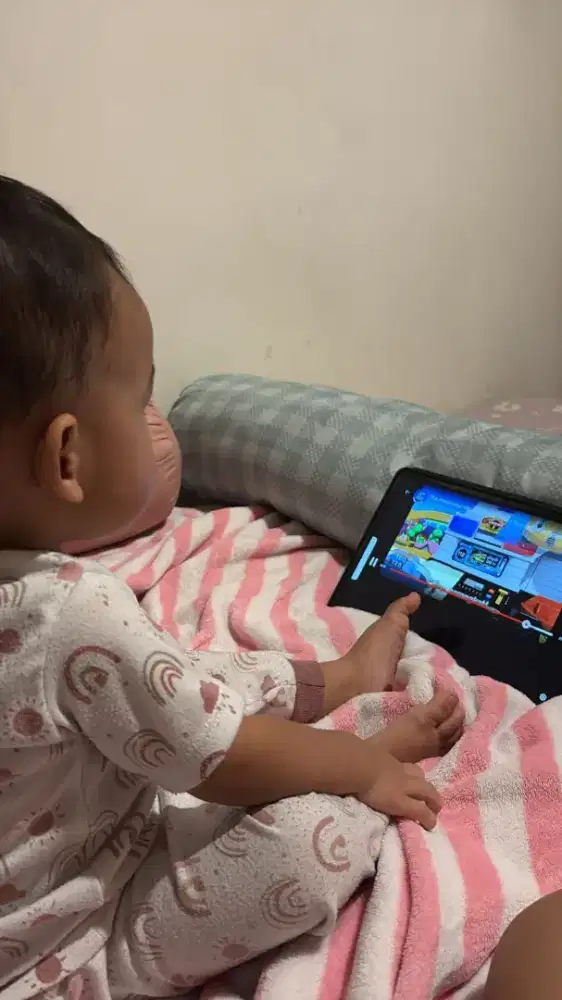 Di cari pengasuh anak