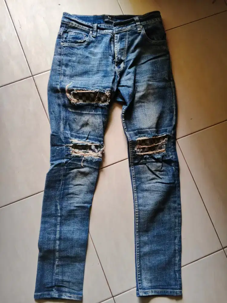 CELANA WEIRD JEANS