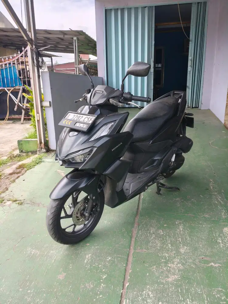 VARIO 160 HITAM 2022