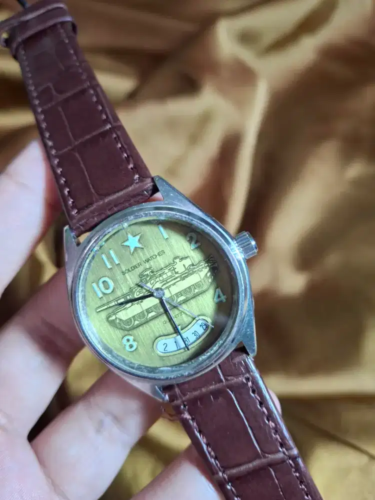 Jam Tangan Dial Motif Tank Vintage