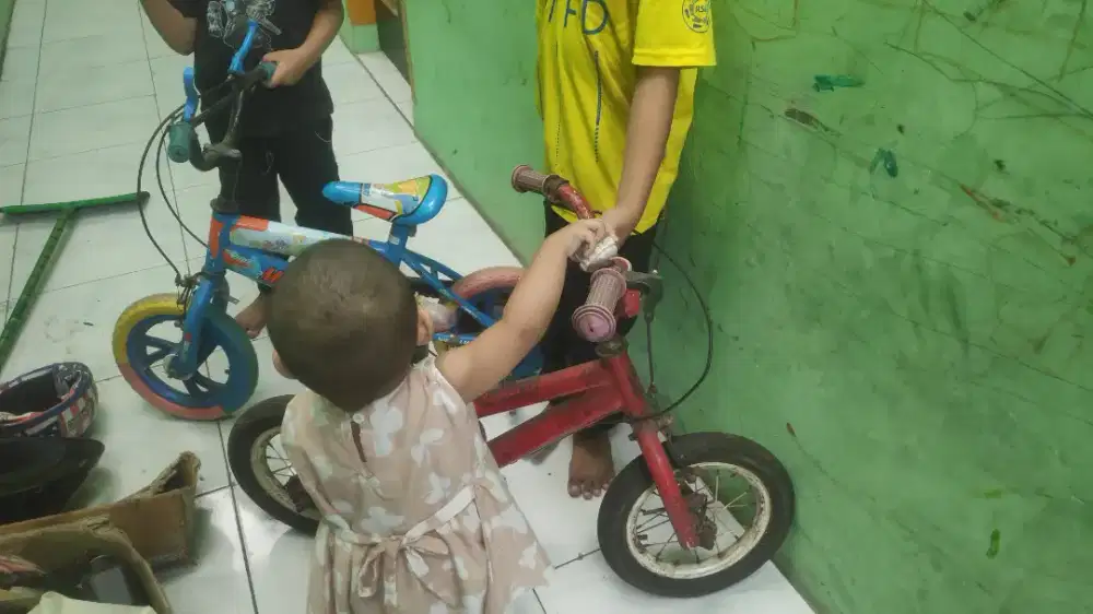 Jual 2 sepeda anak ukuran 12 inch