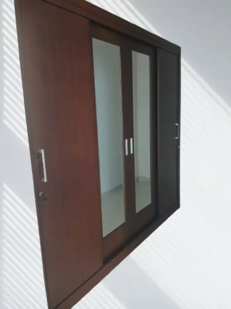 Lemari 4 pintu sleding
