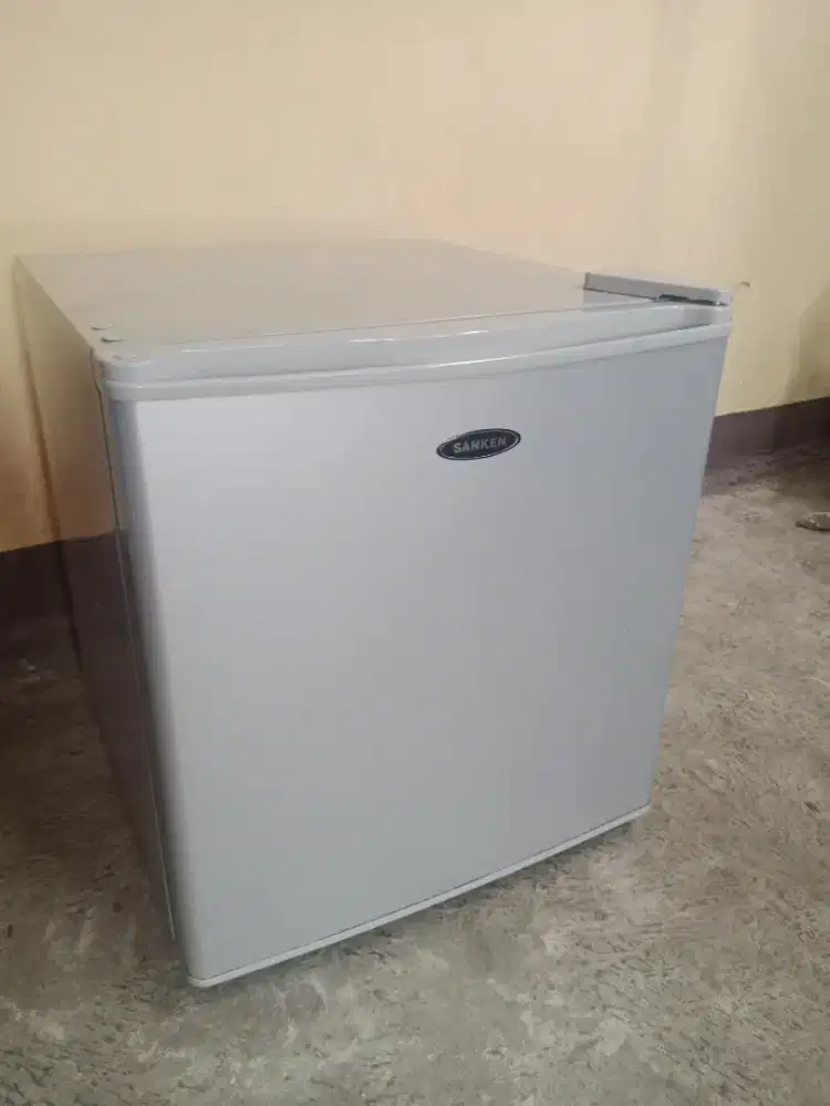 KULKAS MINIBAR SANKEN BIG FREEZER