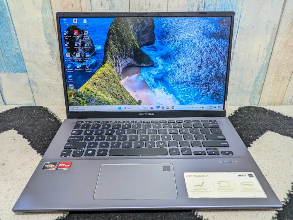 Asus Vivobook X41ZDAP
Prosesor AMD Ryzen 3  RAM 8GB SSD 256GB