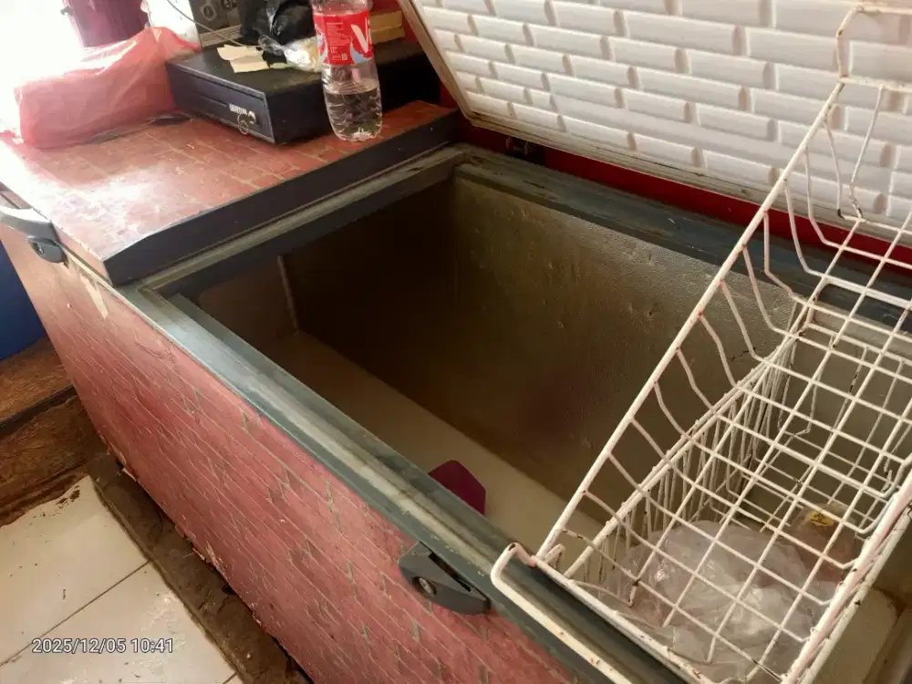 Frizer 1.200 liter. Di jual 5 jt