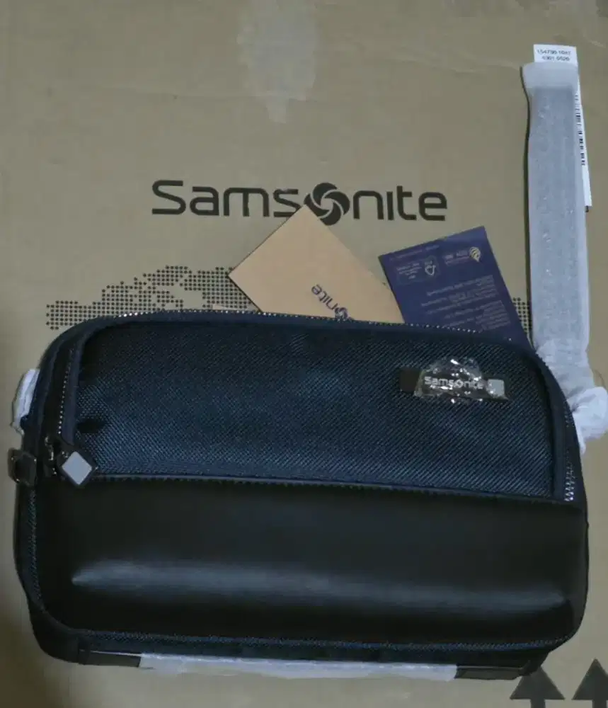 Samsonite sefton 2 way clutch / crossbody Bag