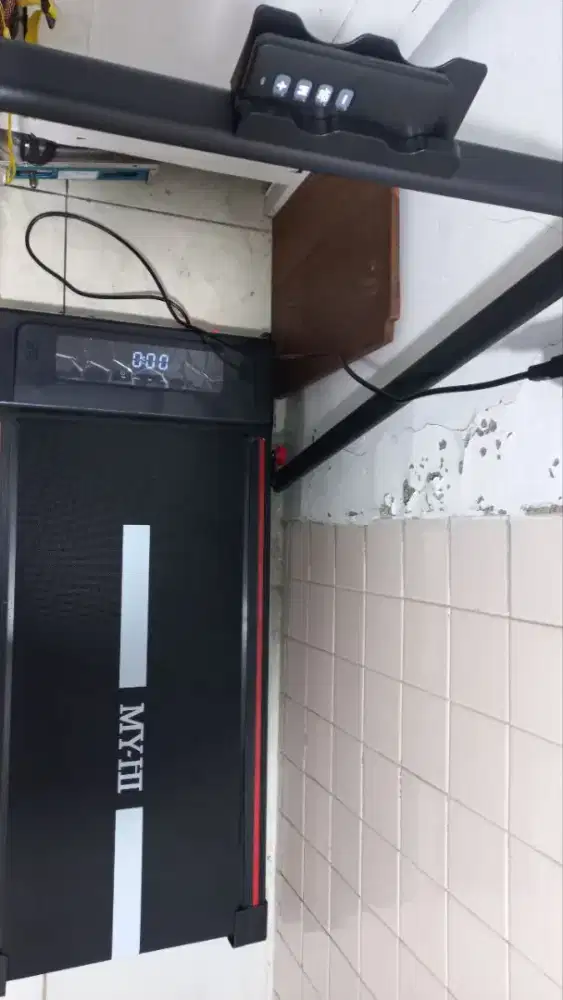 Dijual treadmill masih mulus banget dijamin ga akan nyesel