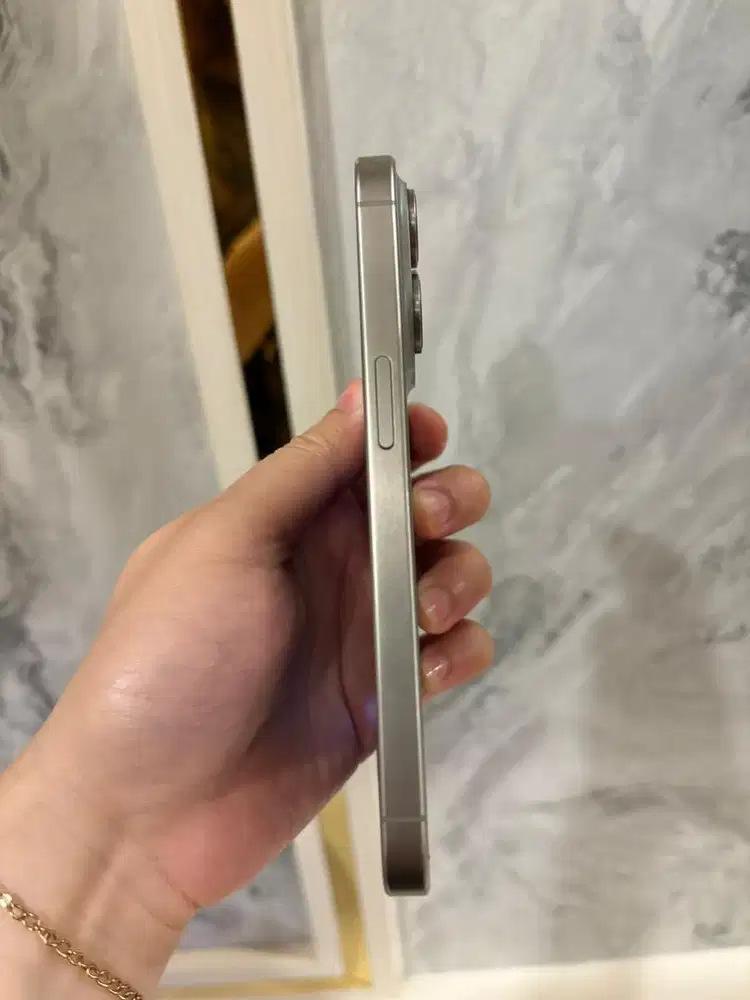 Iphone 15 pro 128gb silver/titanium SECOND FULL SET RESMI ALL SIM AMAN
