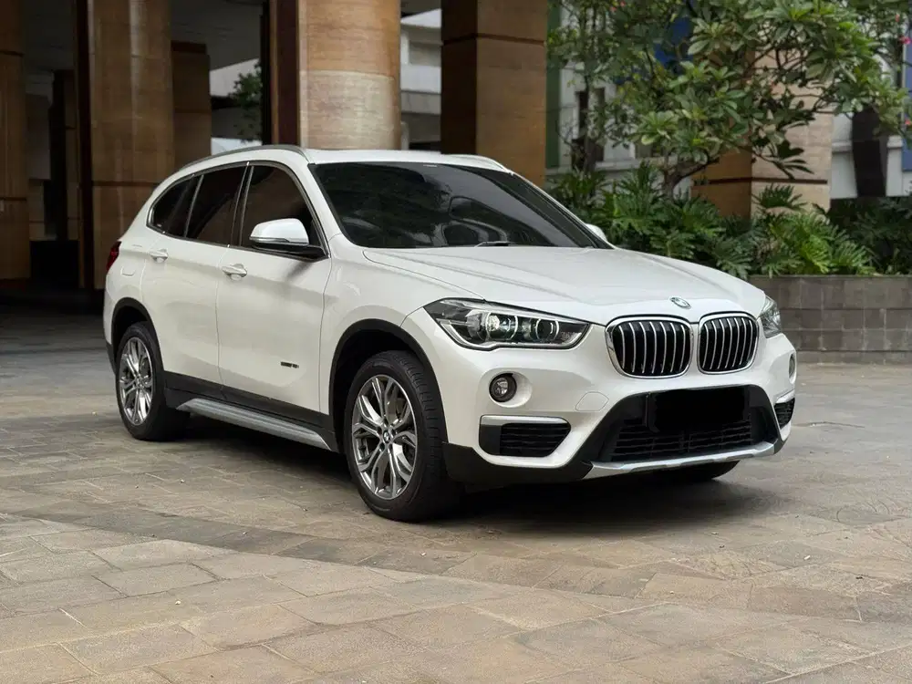 MURAHH !!! BMW X1 sDrive18i Panoramic Sunroof 1.5 AT