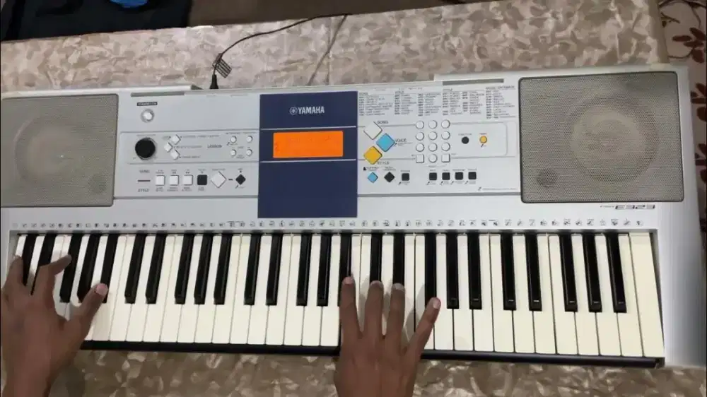 YAMAHA PSR E 323 NORMAL