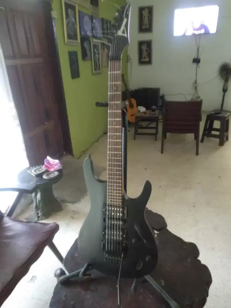 GITAR ELEKTRIK BEKAS