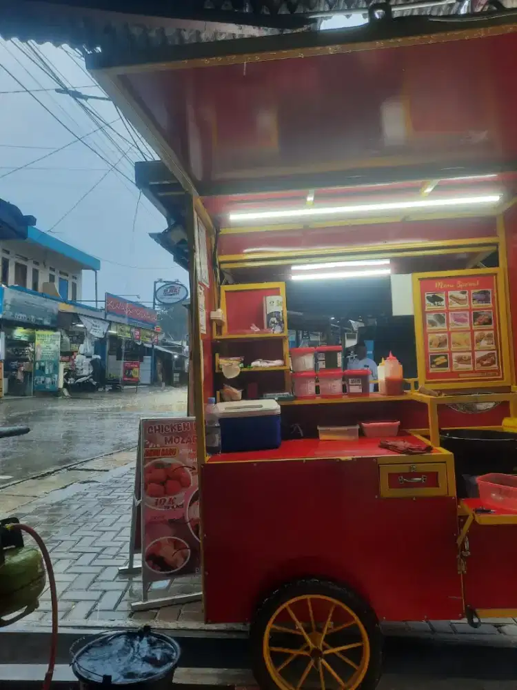 Produksi Stok dan Jaga stand Mozarella &Sotang