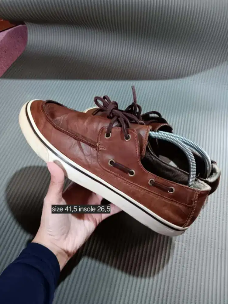 SEPATU CASUAL DARI UGG SIZE 41,5