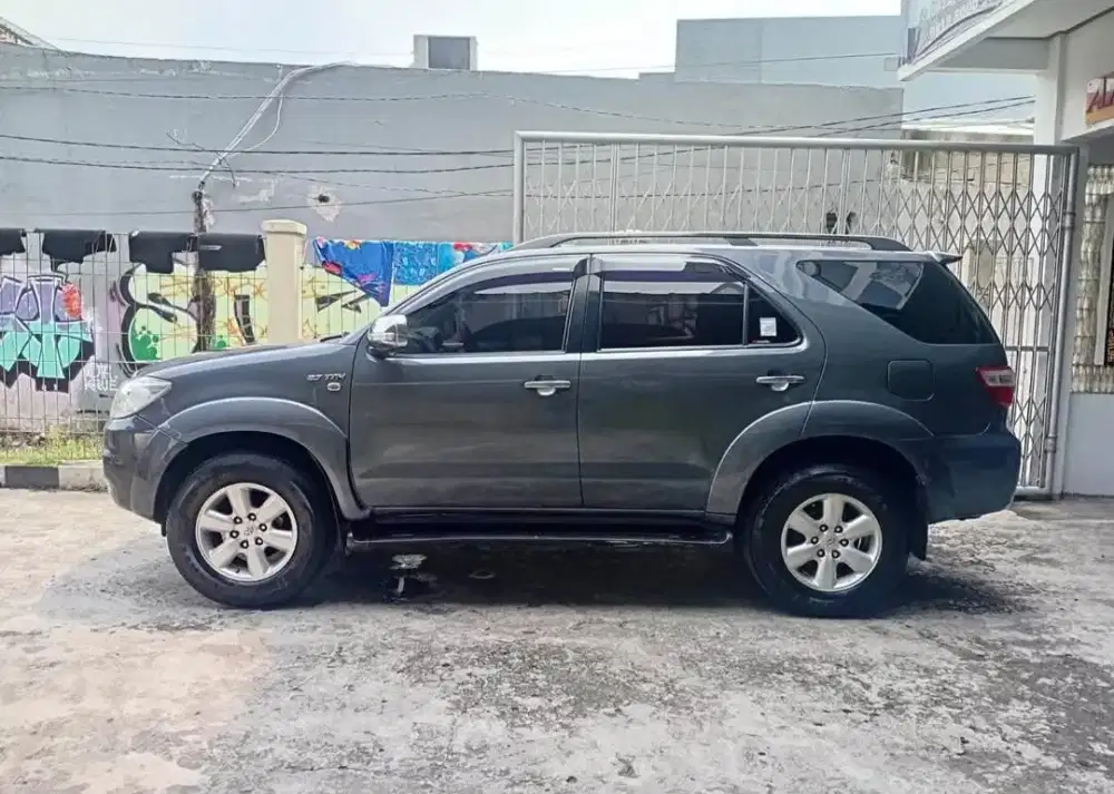 Toyota Fotuner G Lux 2.7 AT 2011