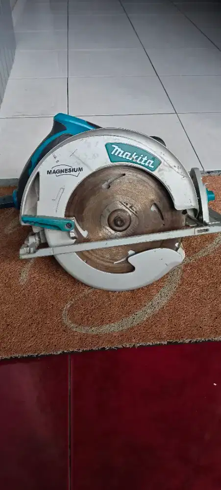 Circulaw saw makita 5008MG