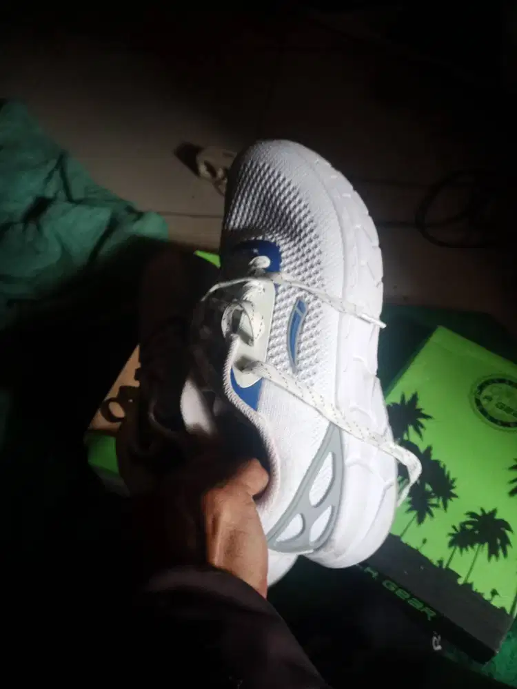 jual cepet aj...salah beli ukuran sepatu LA GEAR origianal SIZE 40