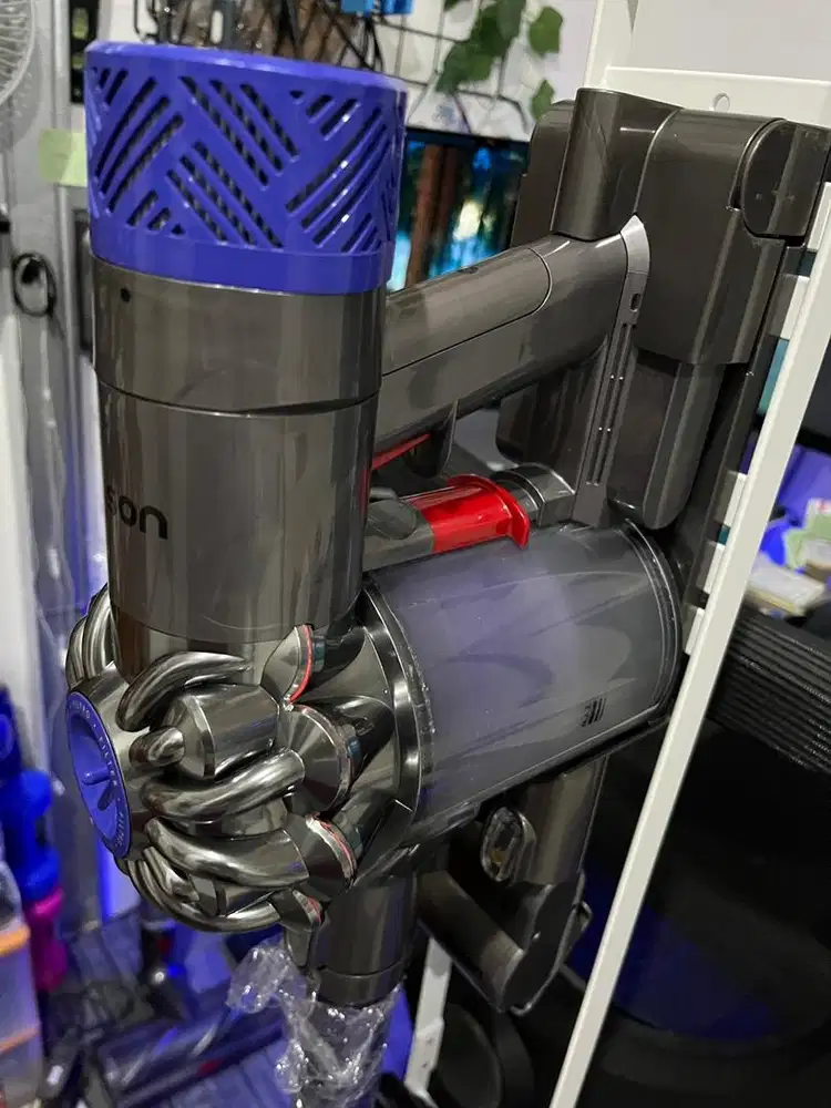 Dyson v6 absolute cordless vac minus