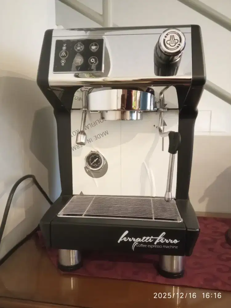 Mesin kopi merk Ferratti Ferro