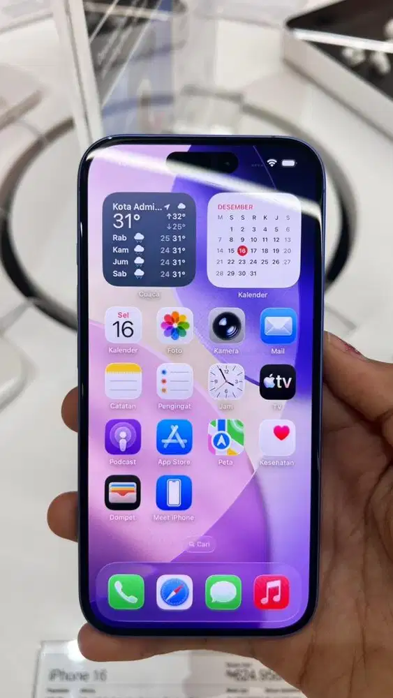 Iphone 16 Biru laut ultra (ultramarine)
