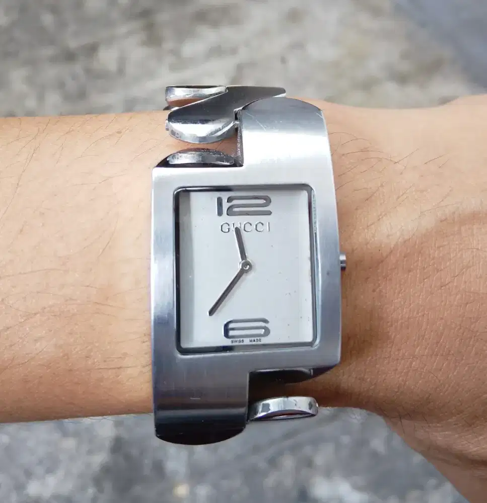Jam tangan Gucci
