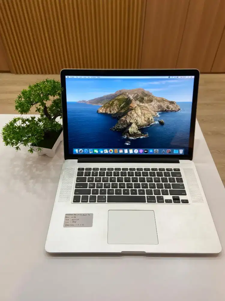 Macbook pro 2015 i7 16gb 256gb murmer