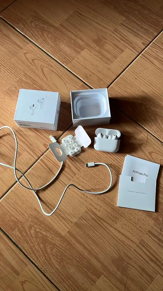 Airpods Pro Gen 3 Inter Fullset Like New (Garansi Oktober 2026)