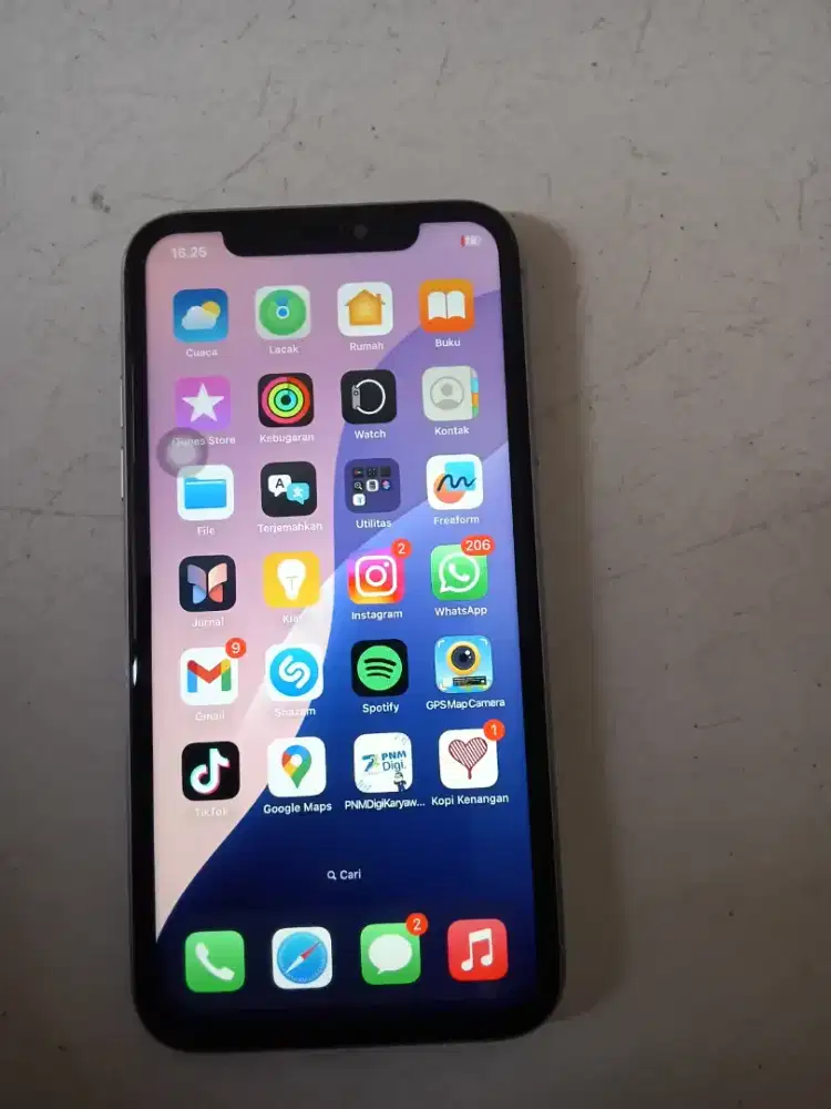 Iphone 11.128gb inter