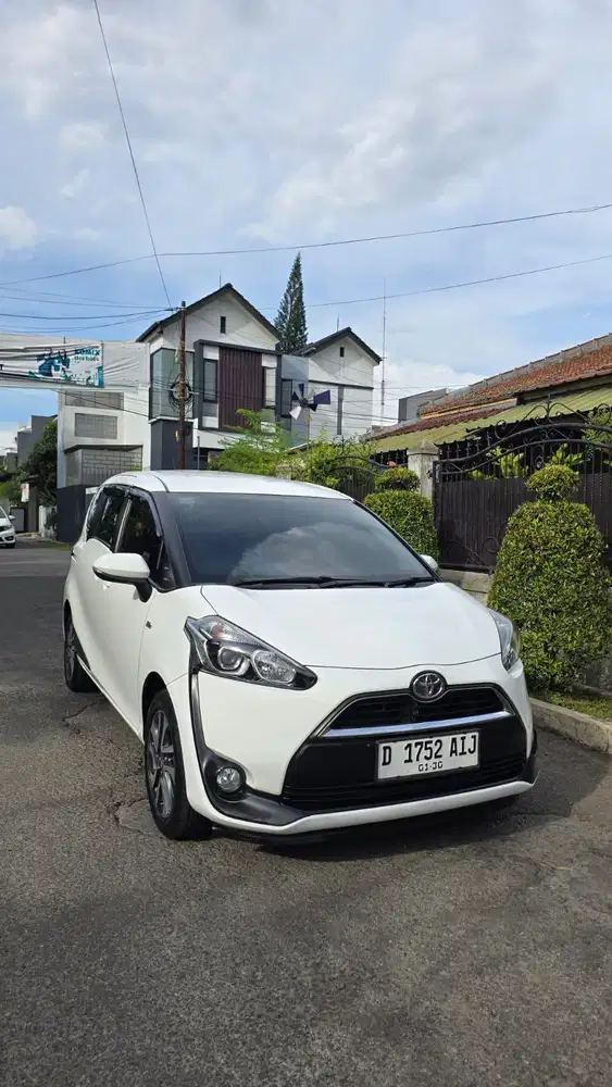 Toyota Sienta V manual 2018