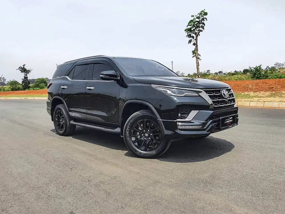 TOYOTA FORTUNER GR 2.8 DIESEL 2022 HITAM 2023 DIESEL /  PAJERO DAKAR
