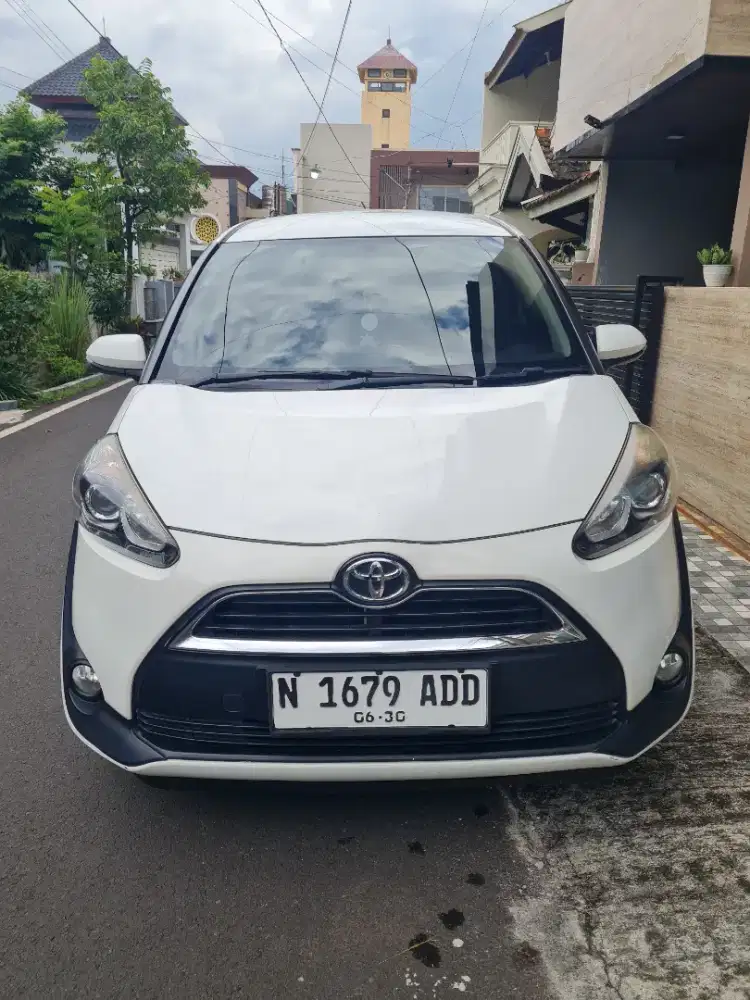 Sienta V 1.5 CVT Matic 2017