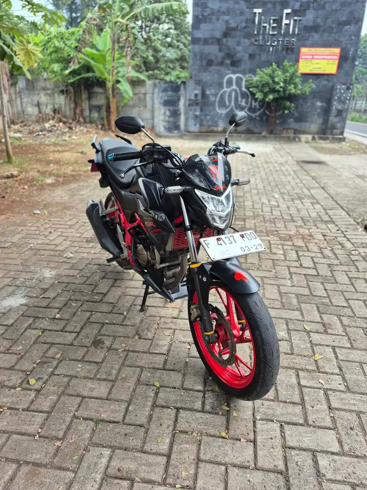 Dijual Honda CB150R tipe se tahun 2019 surat lengkap