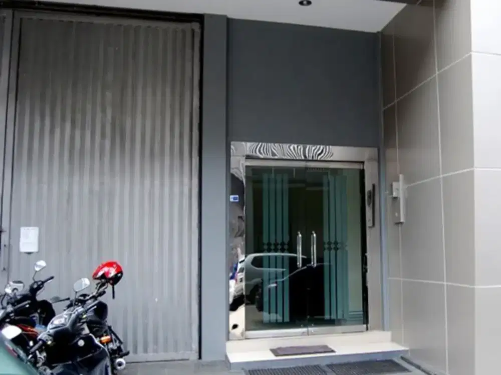 Gudang Berikut Kantor Di Jalan Saharjo Manggarai Jakarta Selatan 3 Lantai