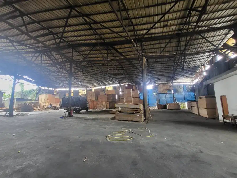 Dijual Gudang Strategis Daan Mogot 3.200m2, Bisa bikin lapangan padel!