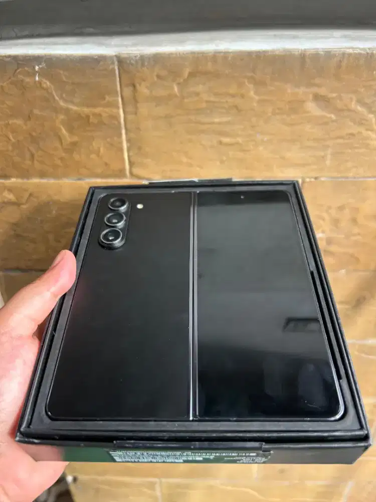 JUAL SAMSUNG GALAXY ZFOLD 5 12/512GB GARANSI SEIN SET ORI KONDISI 99%