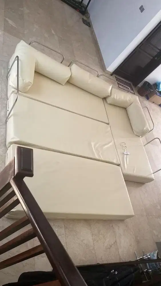 Sofa L bisa jadi kasur juga(bahan kulit oscar)